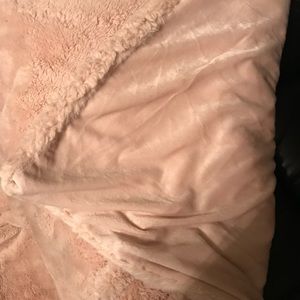 Barnes and noble fleece blanket